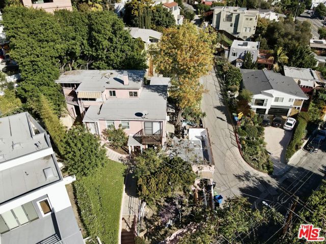 3901 De Longpre Avenue, Los Angeles CA: https://media.crmls.org/mediaz/011e7e4a-b418-4cc7-bd81-9cd7c3891133.jpg