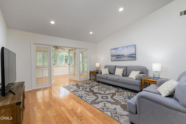 33229 Village 33, Camarillo CA: https://media.crmls.org/mediaz/011e8779-86b1-4037-ba5d-66f724ad4bdd.jpg