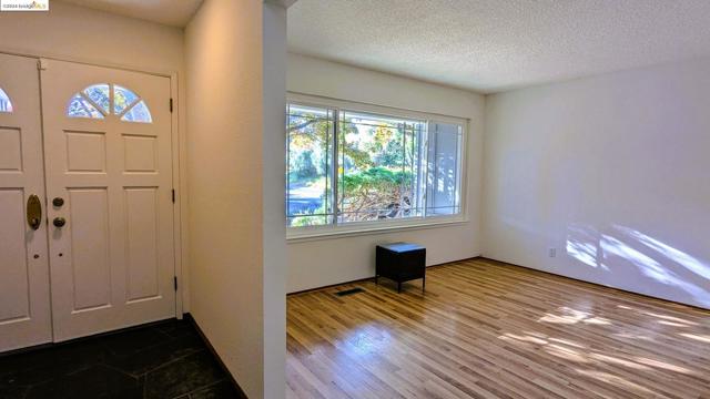 5126 La Honda RD, El Sobrante CA: https://media.crmls.org/mediaz/011eacd9-3a76-4d1f-a0ad-d0b2fc88c46b.jpg