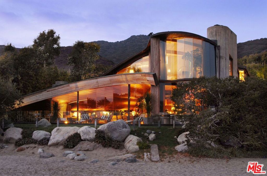22426 Pacific Coast Highway — architectural residence
