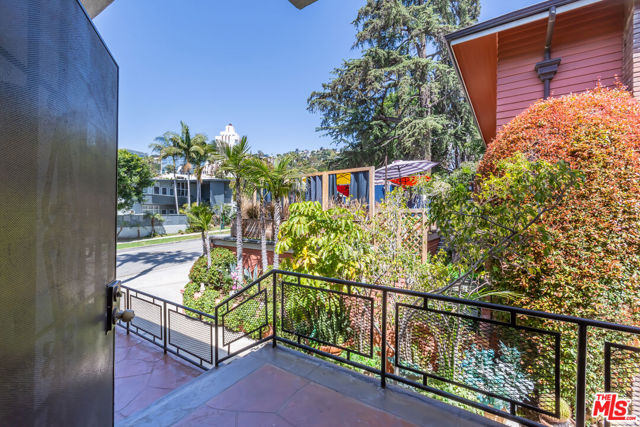 1268 N SWEETZER Avenue, West Hollywood CA: https://media.crmls.org/mediaz/011f337a-1ef3-4ba7-bd9d-d44c83e8ae41.jpg