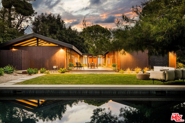 2050 La Fremontia Street, South Pasadena CA: https://media.crmls.org/mediaz/011fa169-0533-4a32-8ba6-4d78a05f06c3.jpg