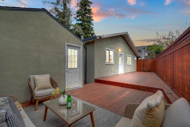 4433 Fair Ave, Oakland CA: https://media.crmls.org/mediaz/011fb057-d32f-44ff-bb8d-fa6521703178.jpg