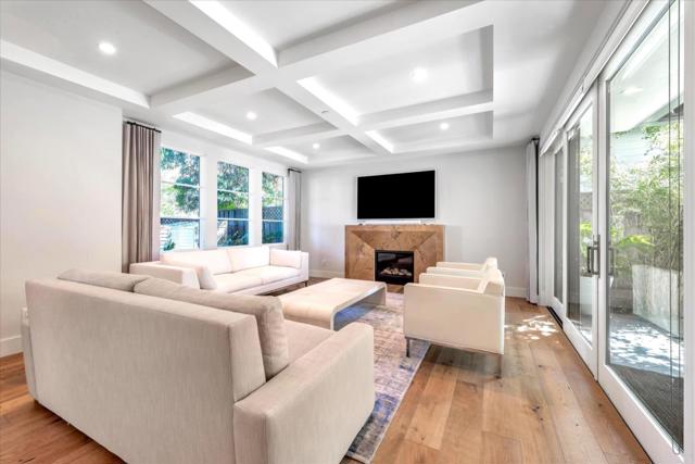 2101 Valparaiso Avenue, Menlo Park CA: https://media.crmls.org/mediaz/011fb6ee-a610-467d-84df-87a1b19349be.jpg