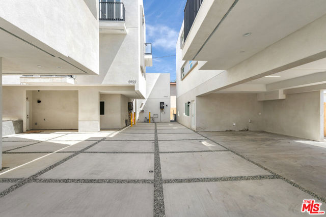 10963 Calvert, North Hollywood CA: https://media.crmls.org/mediaz/012006e0-19a1-459c-ace4-5f273d04bb69.jpg