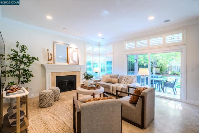40 Northview Ct, Danville CA: https://media.crmls.org/mediaz/0120992e-c2ce-4449-960d-856556e875e7.jpg