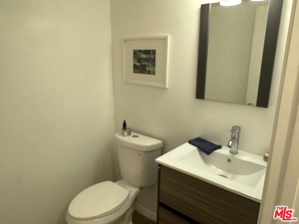 https://media.crmls.org/mediaz/01209beb-27b0-44b0-8c7a-4b1795238da5.jpg?preset=X-Large