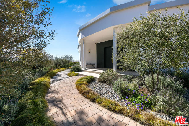 Image 4 of 52 For 580 Chalette Drive