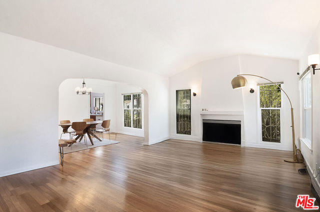 500 N Alta Vista Boulevard, Los Angeles CA: https://media.crmls.org/mediaz/0120be38-6114-4e7d-b83b-a05e3e959bd4.jpg