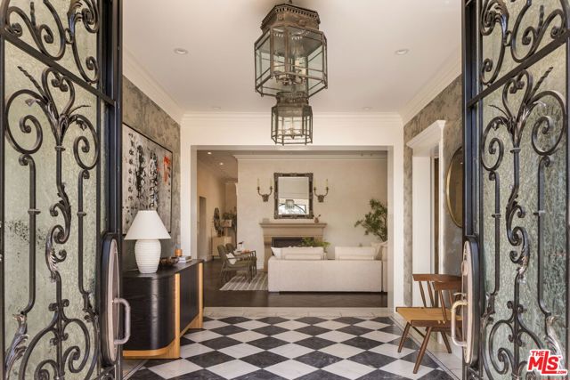 5 Bed Home for Sale in Los Angeles, California