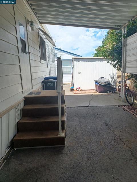 171 Sunset Dr., Pittsburg CA: https://media.crmls.org/mediaz/01214f78-8524-4c8f-a1a4-72d96db29d16.jpg