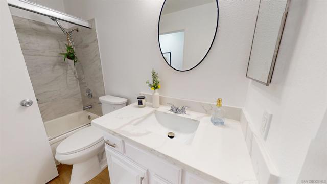 Image 9 of 27 For 3652 Clairemont Dr  1b