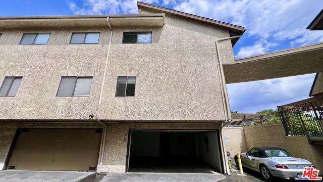 15061 Sherman Way, Van Nuys CA: https://media.crmls.org/mediaz/01226aa0-601c-4c32-ba99-4c6c0791fc74.jpg