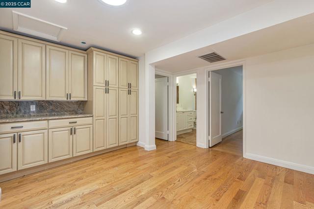 9 Wanda Way, Martinez CA: https://media.crmls.org/mediaz/0122c492-0c1a-4801-b327-a80b91f16321.jpg