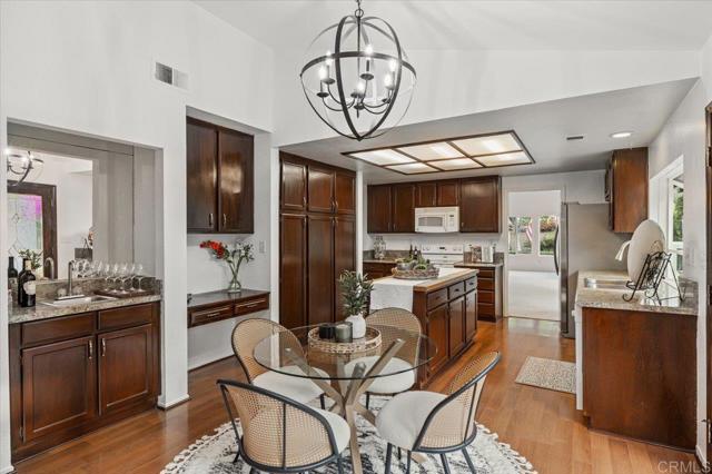 4772 Gateshead Road, Carlsbad CA: https://media.crmls.org/mediaz/0122e606-71f9-431c-8571-5a6f7245494e.jpg