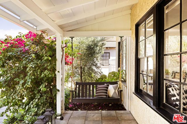 13128 Hartsook Street, Sherman Oaks CA: https://media.crmls.org/mediaz/01237754-c3c2-4d7e-a5b1-58e4df99ad55.jpg