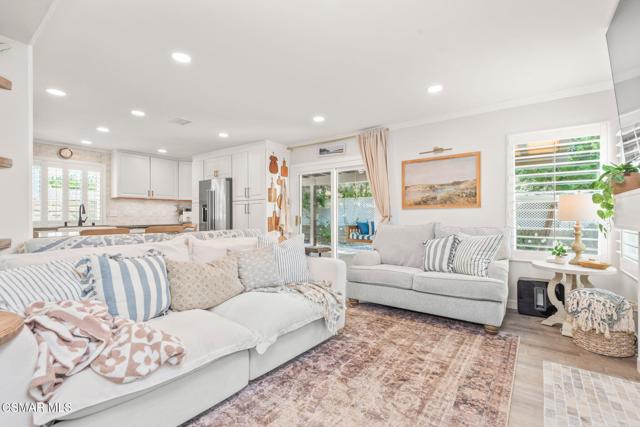 2758 Briarpatch Drive, Simi Valley CA: https://media.crmls.org/mediaz/01237f26-3b49-4e34-91a7-215a90ee9019.jpg