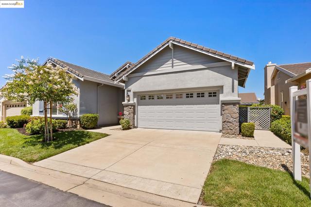 551 Quindell Way, Brentwood CA: https://media.crmls.org/mediaz/0123d5ac-6046-4008-94a8-ecb062d7fc11.jpg
