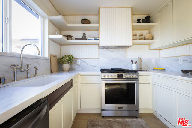 1411 Armadale Avenue, Los Angeles CA: https://media.crmls.org/mediaz/0123eaa2-7903-49bf-9d43-1cde4979f33c.jpg