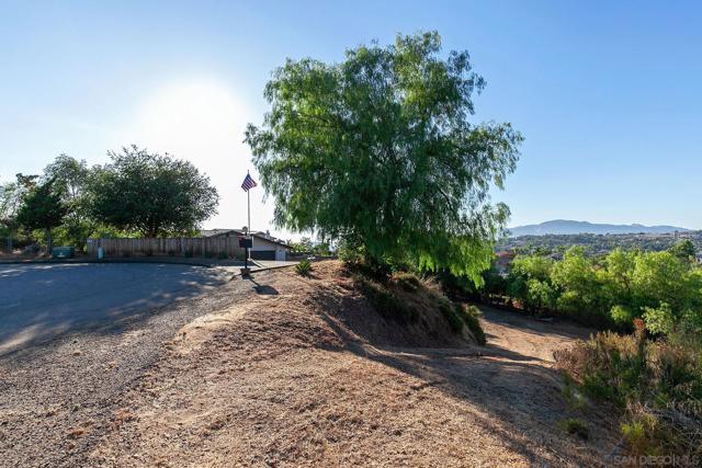 2410 Kenda Way, Alpine CA: https://media.crmls.org/mediaz/01241eea-3fd9-40a3-85e5-8c4a33e28e23.jpg
