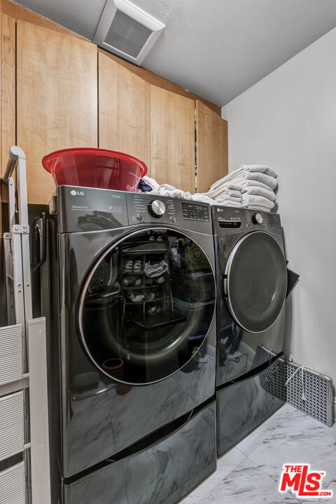 1521 Greenfield Avenue, Los Angeles CA: https://media.crmls.org/mediaz/01242339-7e39-438f-966a-c2e46ec0402a.jpg
