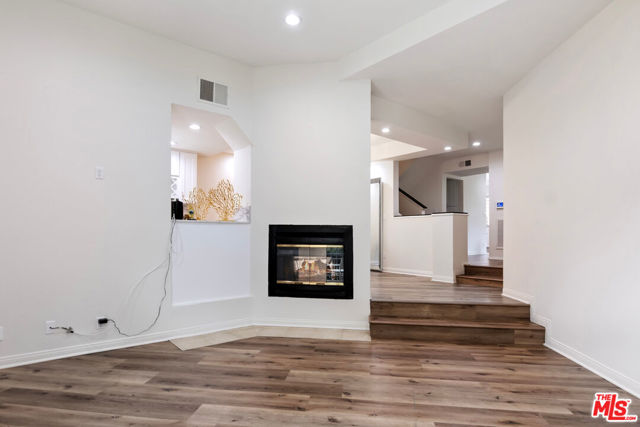 18730 Hatteras Street, Tarzana CA: https://media.crmls.org/mediaz/0124f698-ea6e-43a3-bc7f-755b693f3a94.jpg