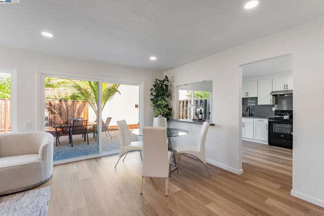 3856 Jacana Lake Ct, Fremont CA: https://media.crmls.org/mediaz/01252982-0c4b-40ba-b34e-ae2056d83b94.jpg