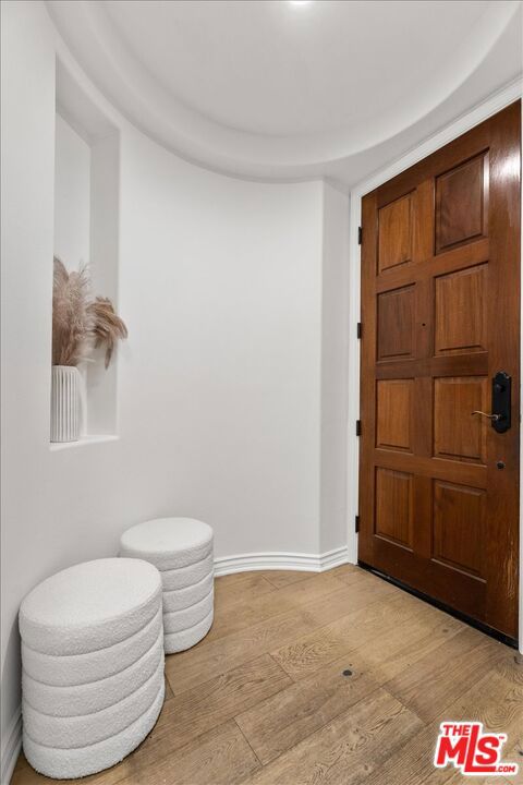 5935 Playa Vista Drive, Playa Vista CA: https://media.crmls.org/mediaz/01253053-430c-434c-8a31-e440d0cc638a.jpg