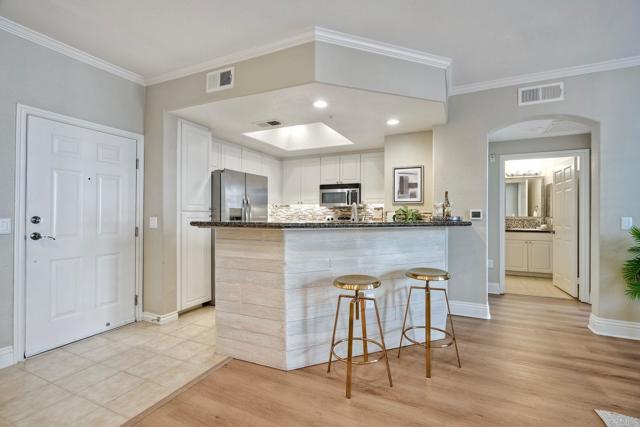 9263 Regents Road, La Jolla CA: https://media.crmls.org/mediaz/01253eee-8259-497f-84a5-9843475533d6.jpg