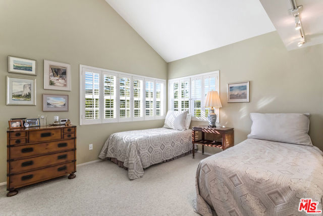 13080 Mindanao Way, Marina del Rey CA: https://media.crmls.org/mediaz/01257cbd-7821-4e32-a1a0-0e9aa1766ffe.jpg