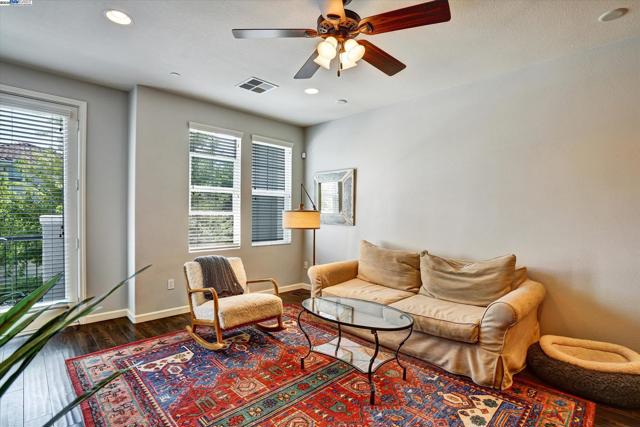 140 Selby Ln, Livermore CA: https://media.crmls.org/mediaz/0125c6fd-1d1e-48cf-8f6a-71131a03583d.jpg