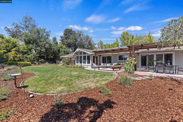 11 Breck Ct, Moraga CA: https://media.crmls.org/mediaz/0125d696-713d-4273-bcf7-d22dff1113ae.jpg