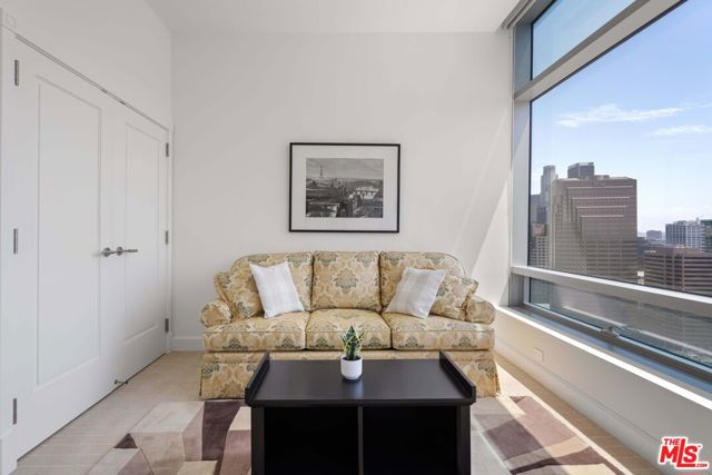 Image 21 of 45 For 900 Olympic Boulevard 33i
