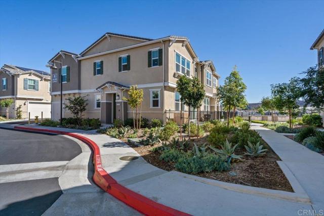 Detail Gallery Image 4 of 49 For 10427 Graphite St, Spring Valley,  CA 91977 - 3 Beds | 2/1 Baths