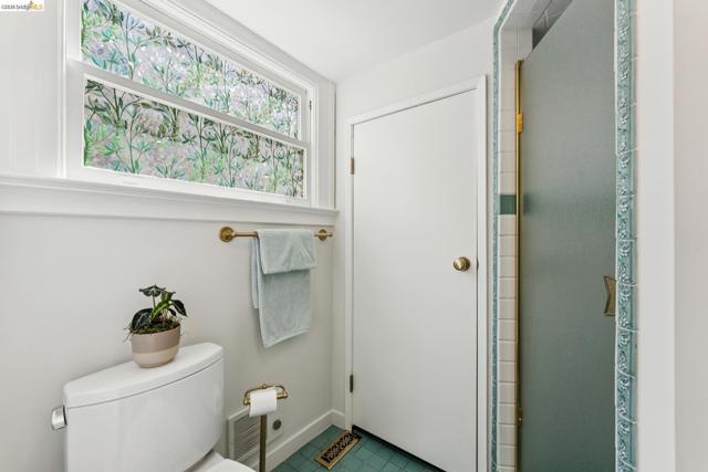 Image 25 of 60 For 2035 Francisco St