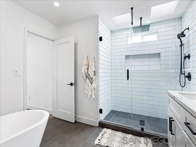 5586 Hamill Ave, San Diego CA: https://media.crmls.org/mediaz/0126e20d-5c20-41b8-a596-d9031c0da91c.jpg