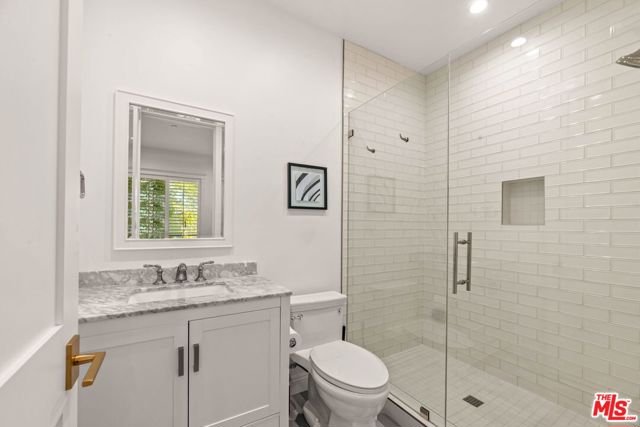 5235 Sylmar Avenue, Sherman Oaks CA: https://media.crmls.org/mediaz/01271eed-7693-405d-b3f5-c92ef4d78e6b.jpg