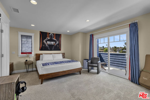 1712 CURTIS Avenue, Manhattan Beach CA: https://media.crmls.org/mediaz/0127471e-dfce-4619-96dd-9767601fb0c8.jpg