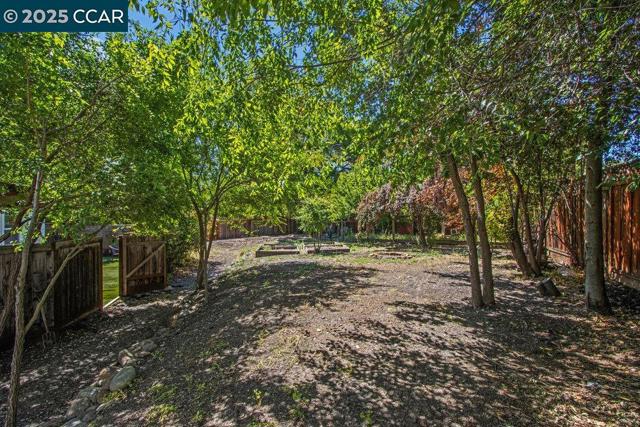 66 Del Hambre Cir, Walnut Creek CA: https://media.crmls.org/mediaz/012775c6-1243-4308-af3a-74f029fc782f.jpg