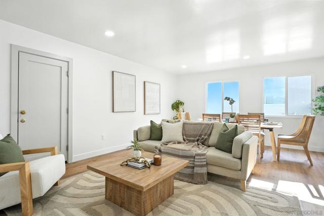 9058 Inverness Rd, Santee CA: https://media.crmls.org/mediaz/01278fb8-dd8e-44b9-9146-bc99844fbb75.jpg
