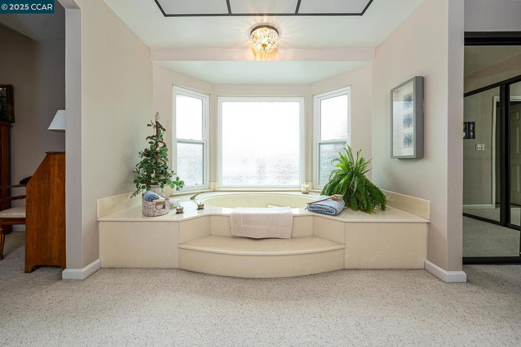 https://media.crmls.org/mediaz/0127acb2-a626-4305-929d-97e579259170.jpg?preset=X-Large
