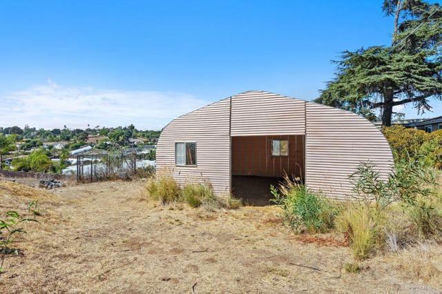1101 York Dr., Vista CA: https://media.crmls.org/mediaz/01286cce-9ae1-4dc9-89d0-56f186e63956.jpg