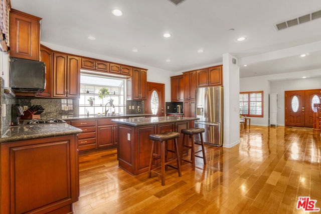 10943 Barman Avenue, Culver City CA: https://media.crmls.org/mediaz/01287b13-fbe7-48d3-8a58-57850049254a.jpg