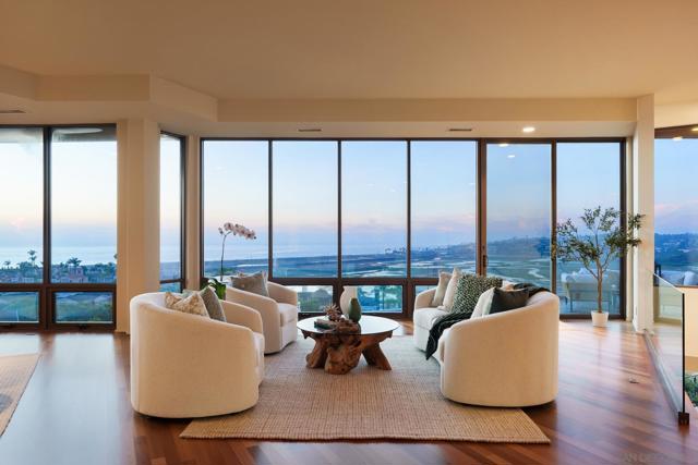 779 Barbara Ave, Solana Beach CA: https://media.crmls.org/mediaz/0128eb63-d0f5-4dde-a45f-7c347db8a570.jpg