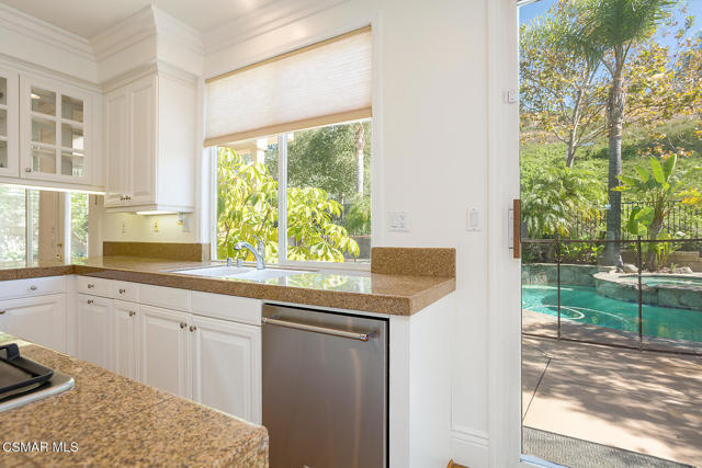 1034 Lambourne Place, Oak Park CA: https://media.crmls.org/mediaz/01291a95-39c2-4428-a9df-901a18248165.jpg