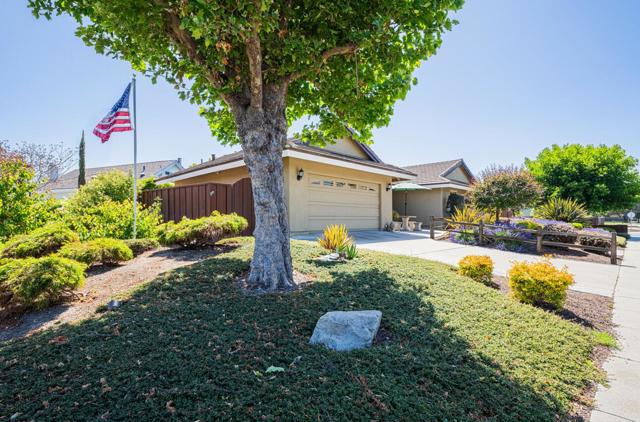 22470 Estoque Place, Salinas CA: https://media.crmls.org/mediaz/01291a96-9276-4da6-a02f-fe50ca3778c8.jpg