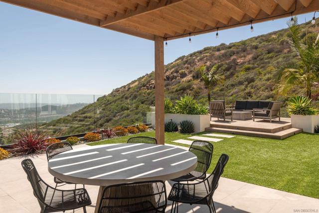 1432 Schoolhouse Way, San Marcos CA: https://media.crmls.org/mediaz/012940de-8be3-4e1b-b175-ef361d33c949.jpg