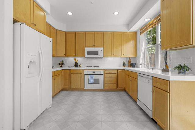 87 Chester Circle, Los Altos CA: https://media.crmls.org/mediaz/012955dd-d0cc-4f27-be6d-eb902a67f867.jpg