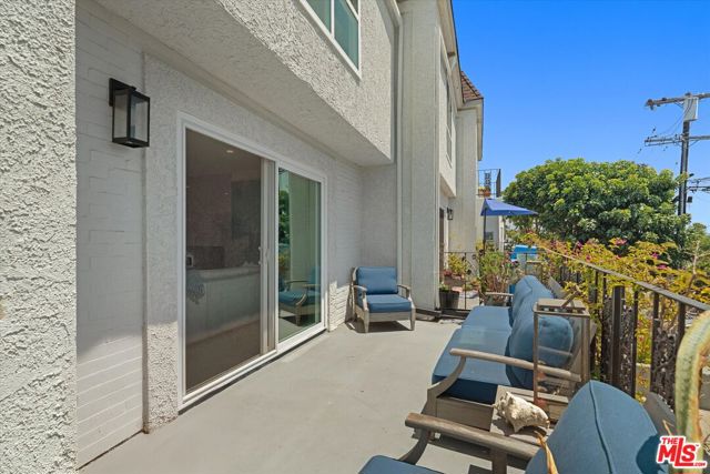 737 Pier Avenue, Santa Monica CA: https://media.crmls.org/mediaz/01299d10-5175-4e30-b77a-7a48120cf2b1.jpg