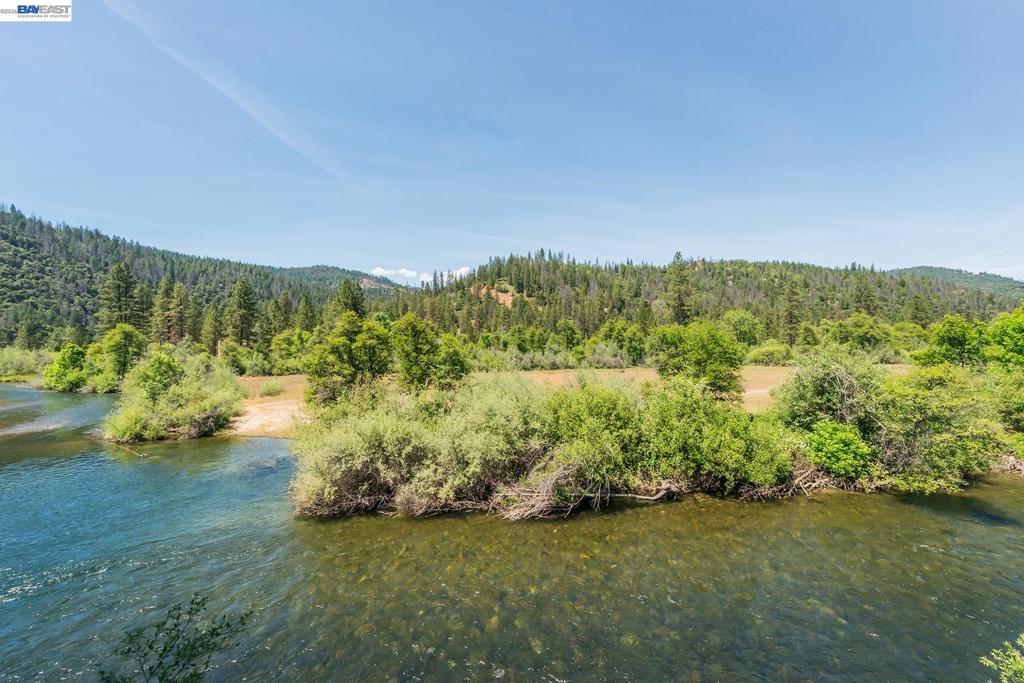 https://media.crmls.org/mediaz/012a2067-1ddb-4366-af95-e2d091cce16a.jpg?preset=X-Large